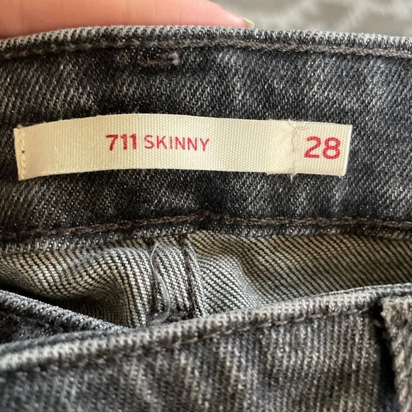Low-Rise Levi’s Skinny Jeans - Picture 3 of 3